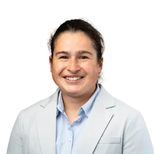 Portret van een glimlachende persoon in een lichtgrijs colbert, mogelijk een medewerker van Energy Check.