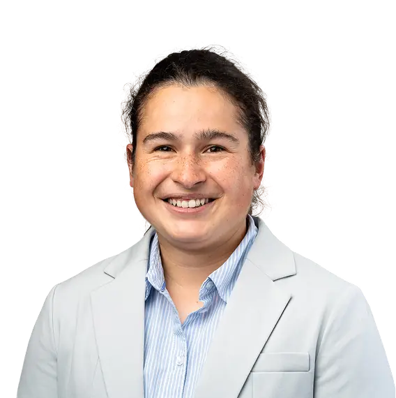 Portret van een glimlachende persoon in een lichtgrijs colbert, mogelijk een medewerker van Energy Check.